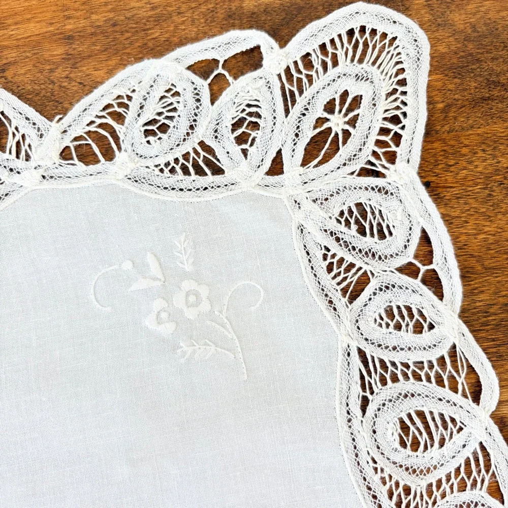 Vintage White Battenberg Lace Butterfly Embroidered Linen Placemats Set of 4